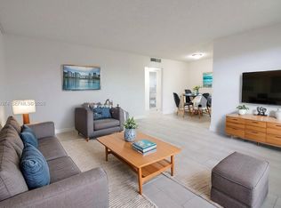 400 NE 1st St #108, Hallandale, FL 33009