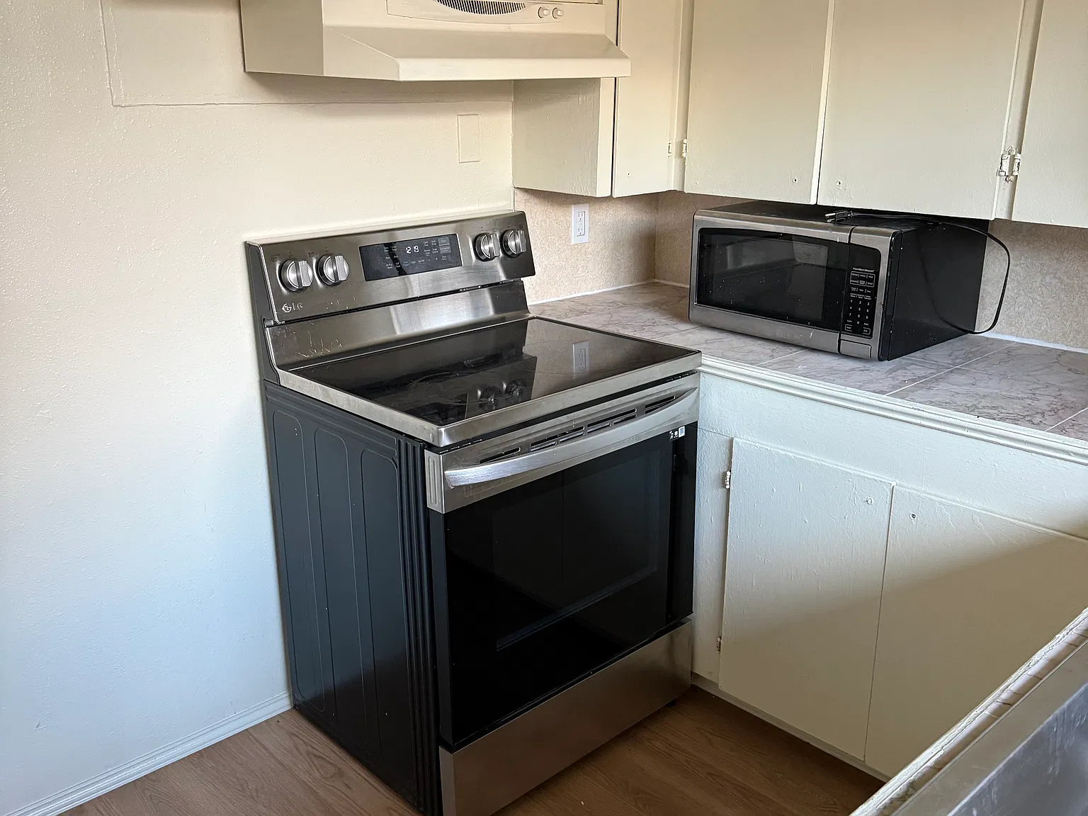 2 bed, $1,900 — Photo 2
