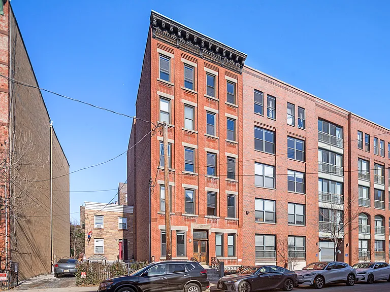 228 Montgomery St #4 — Photo 15