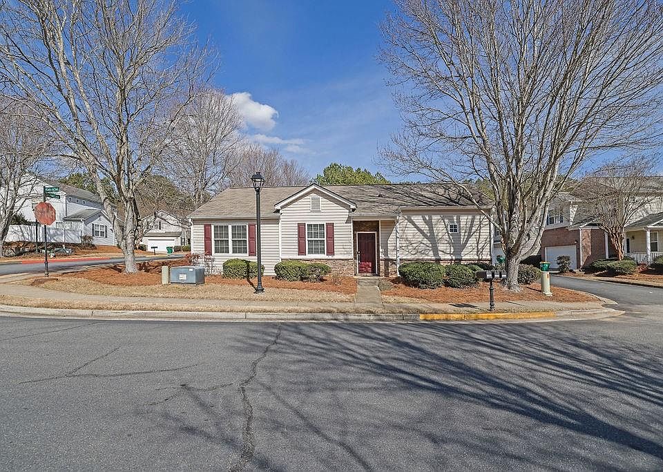 1st image of 326 Hiawassee Dr