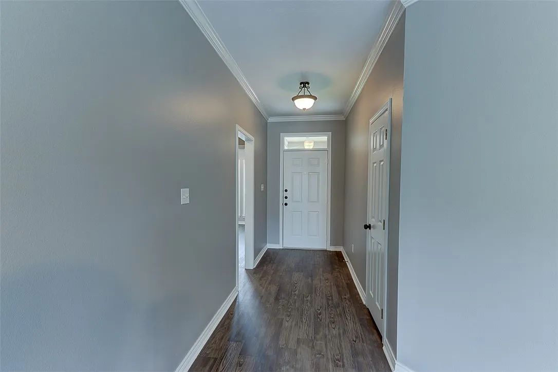3 bed, 1396 sqft, $1,895 — Photo 2
