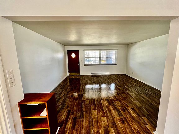 4th image of 1590 Oak Knoll Dr #1