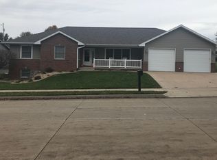 303 1st St SE, Epworth, IA 52045
