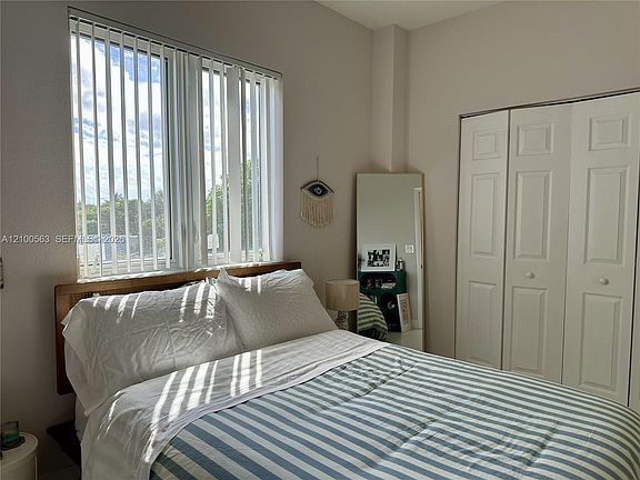 4th image of 850 SW 14th Ave APT 2