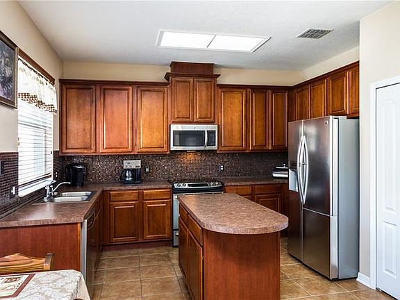 4th image of 414 Cortona Dr