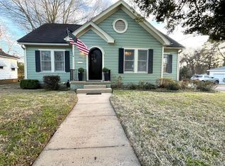 1102 E Park Ave, Palestine, TX 75801