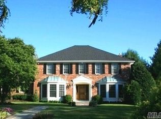 5 Summerdale Ct, Huntington, NY 11743