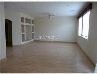 4th image of 926 Scarlet Haze Ave