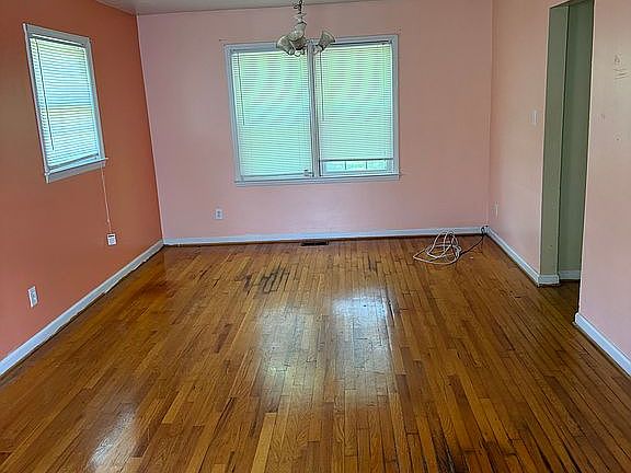 5th image of 6001 Idlebrook Dr