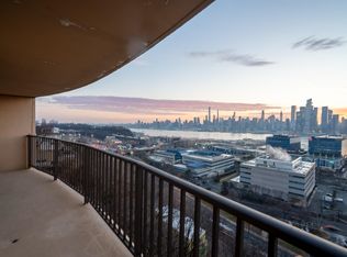 380 Mountain Rd #403, Union City, NJ 07087