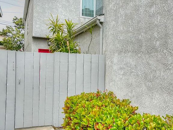 3rd image of 33936 Alcazar Dr