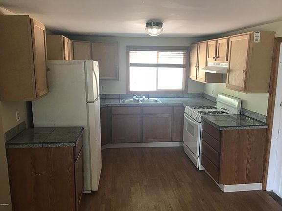 5th image of 326 Stivens St
