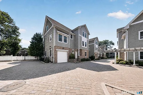 88 Maple Tree Ave #E Photo 1