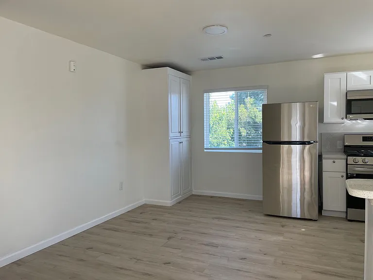 1225 Tulare St #C — Photo 3
