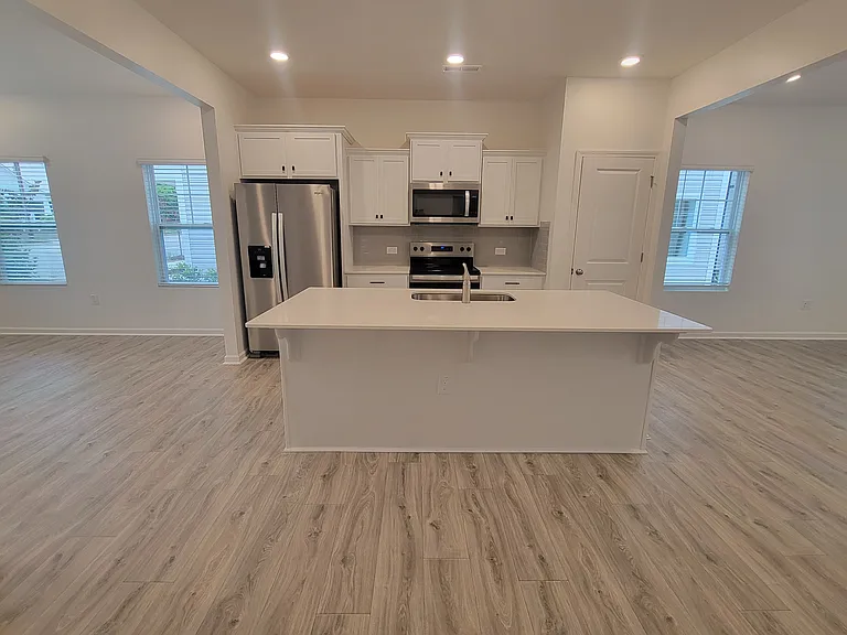 102 E Franklin St — Photo 5