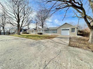 3416 Gene Field Rd, Saint Joseph, MO 64506