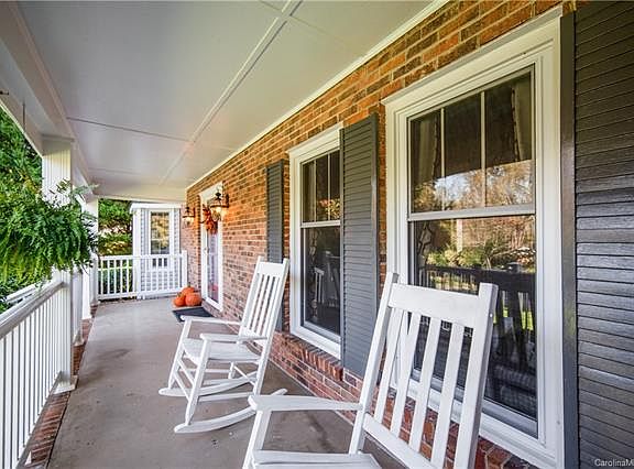 3rd image of 210 Belwood Dr