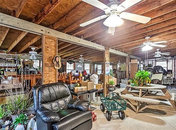 4th image of 71211 Bay Dr