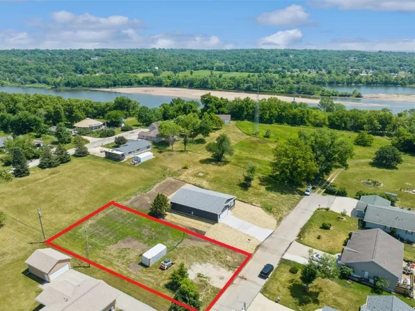 1110 Quarry Ave SW, Cedar Rapids, IA 52404