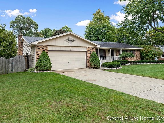 4th image of 6246 Meadowlark St NE
