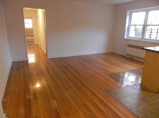 80 Knightsbridge Rd APT 1A, Great Neck, NY 11021