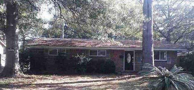 1st image of 609 Farnell Ln