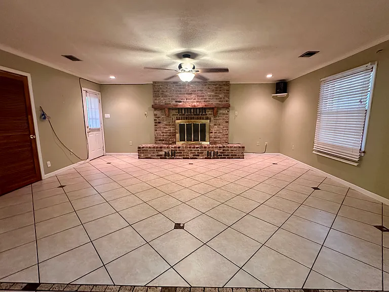 1564 Montclair Cir S — Photo 9