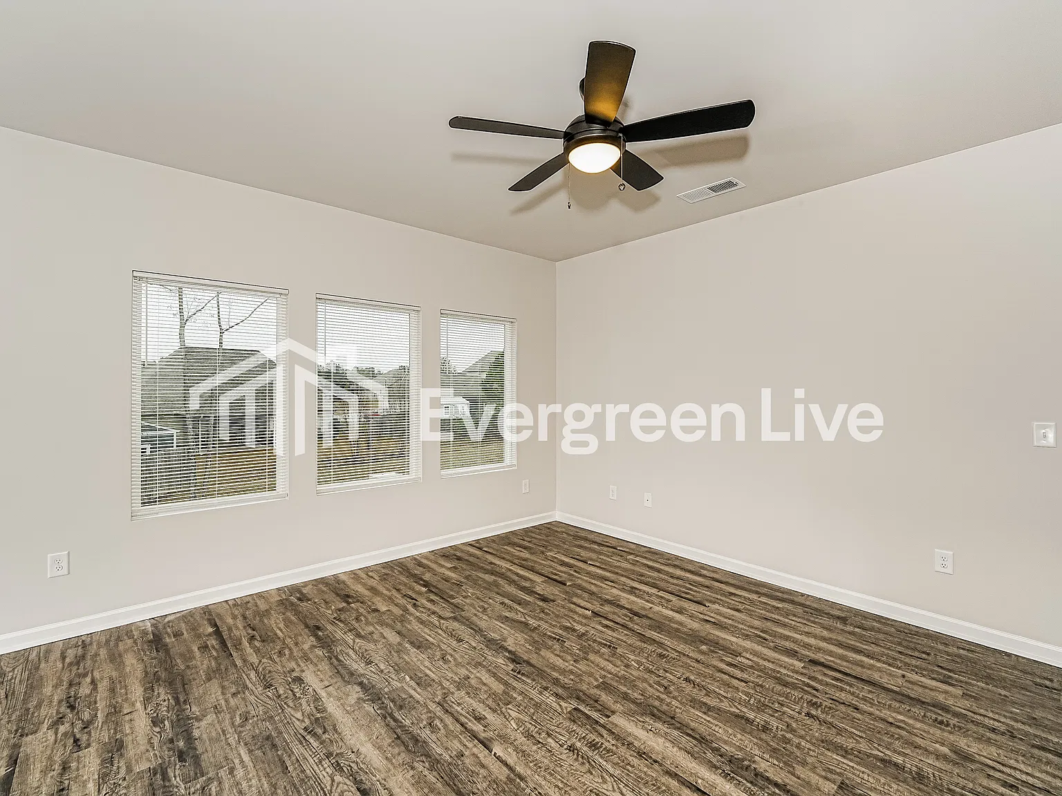 3 bed, 2.0 bath, 1689 sqft, $1,745 — Photo 4