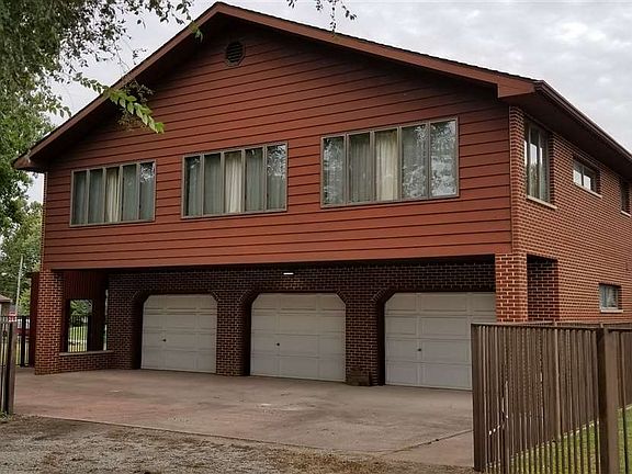 2nd image of 100 E Cherry St