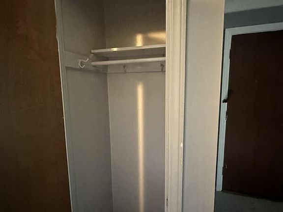 3rd image of 19351 Lakeshore Blvd #4