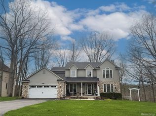 7988 Hillside Lakes Dr, Brighton, MI 48116