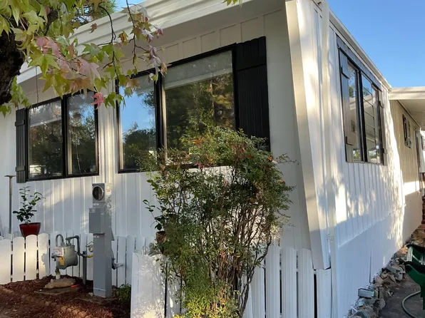 1077 Pampas Dr, Grass Valley, CA 95945