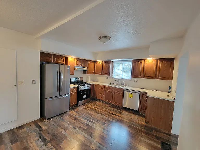 2241 Vaness Dr — Photo 9