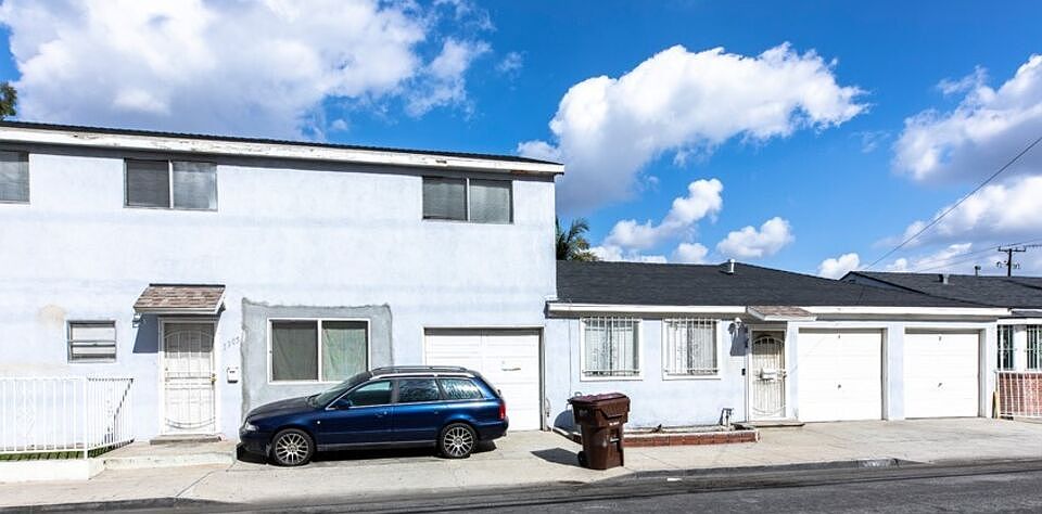 2nd image of 700 N Poinsettia Ave