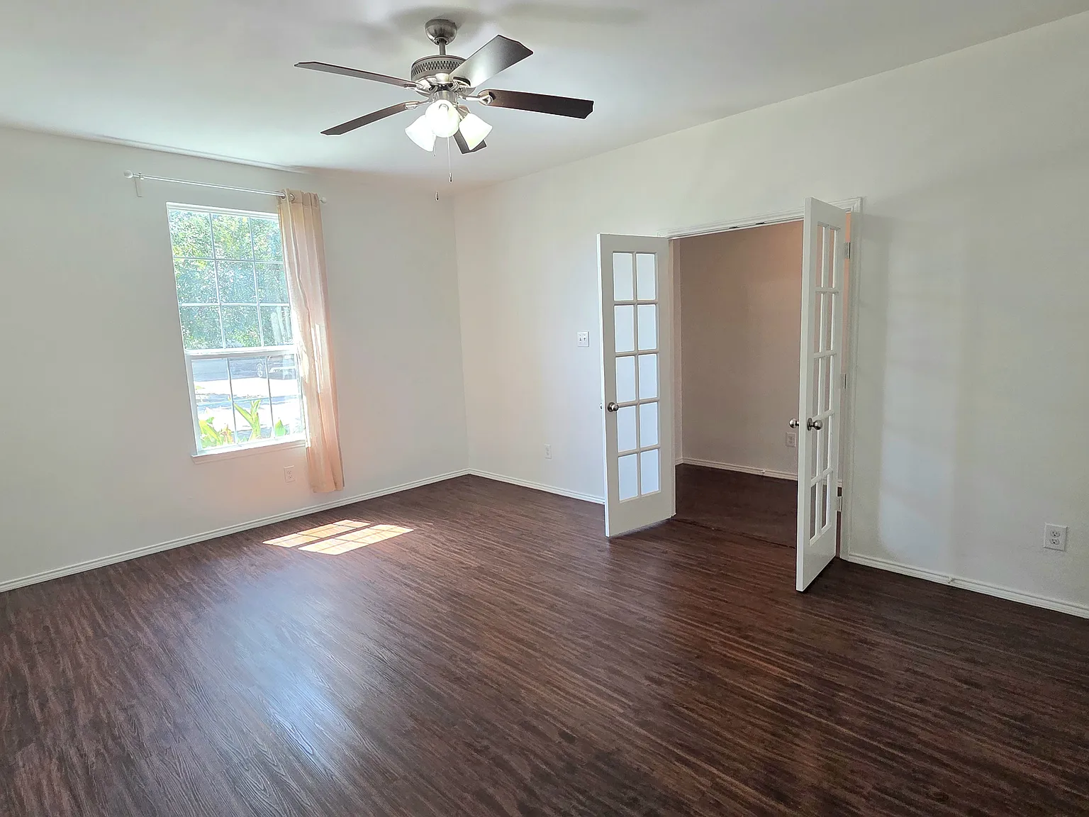 3 bed, 1975 sqft, $2,275 — Photo 4