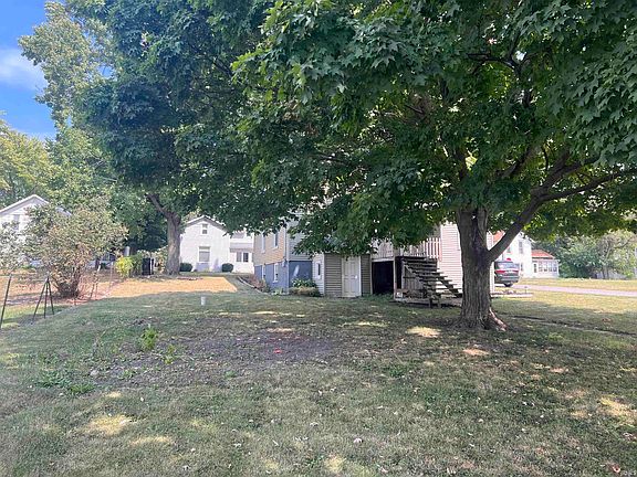 2nd image of 1301 W Quincy St