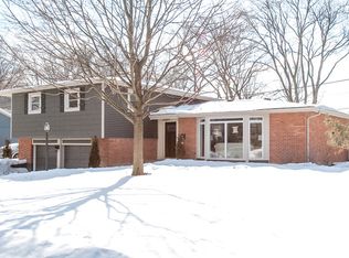 1715 Garand Dr, Deerfield, IL 60015