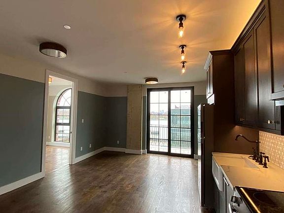 3rd image of 67 Metropolitan Ave #702