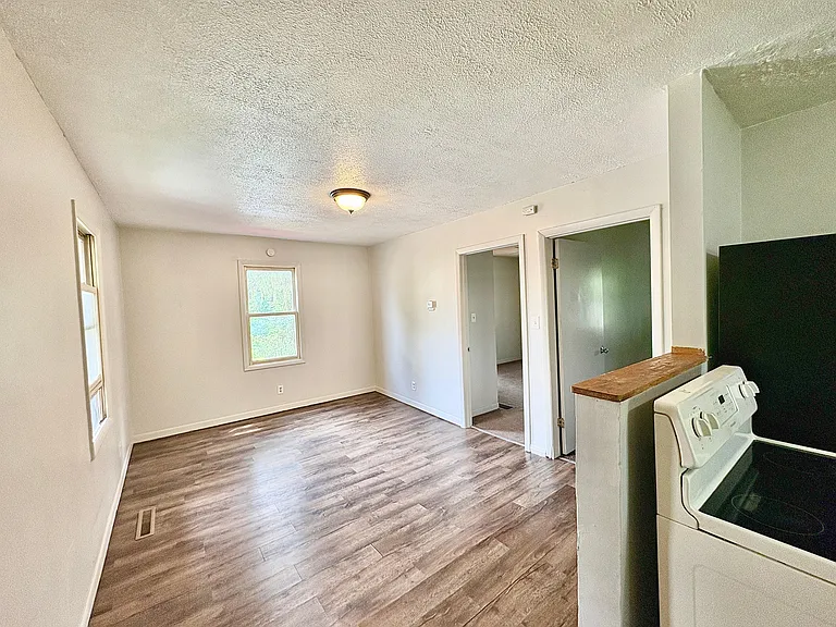 1335 E Dubail St #1/2 — Photo 7