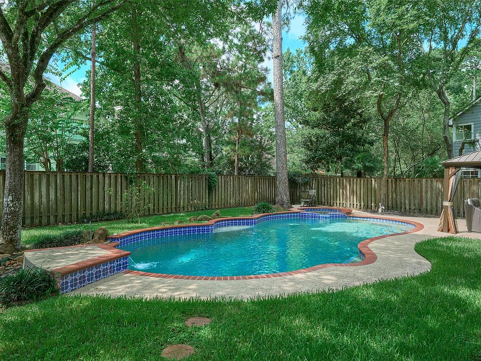 1st image of 18 Glade Bank Pl