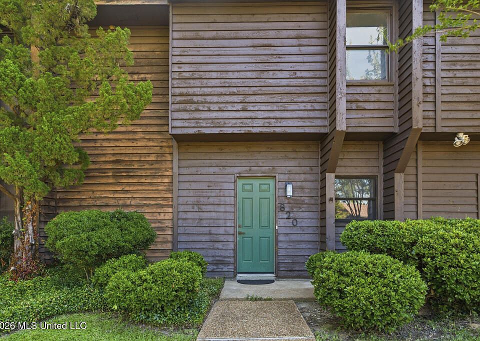 1st image of 820 Planters Point Dr