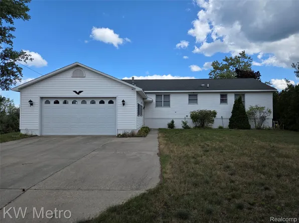 5174 Bachman Rd, Oscoda, MI 48750