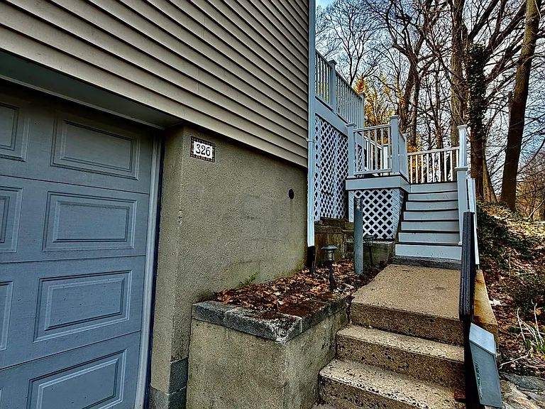 Ashford Ave — Photo 2