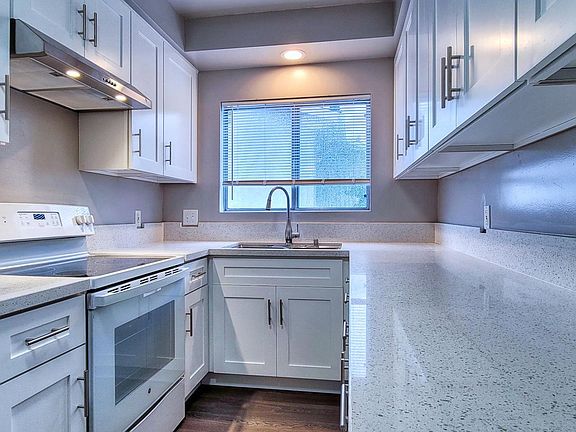 3rd image of 25937 Viana Ave #19