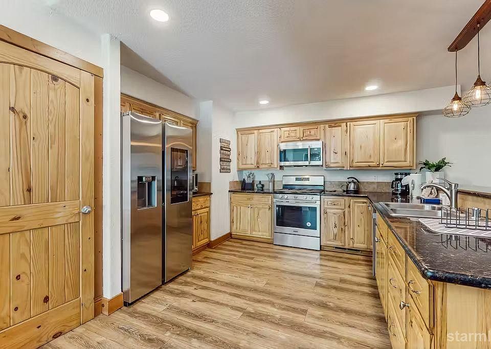 2nd image of 2277 Eloise Ave
