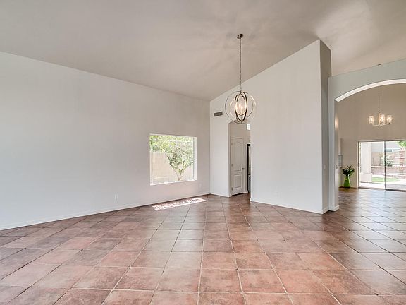 3rd image of 6463 W Victoria Ln