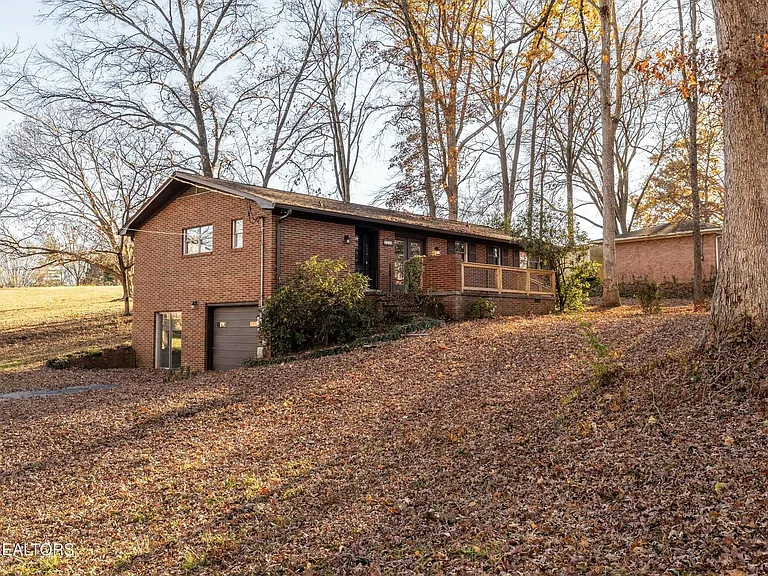 1534 McIlvaine Dr — Photo 2
