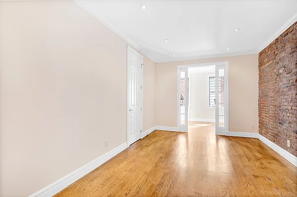 Rented by Cooper & Cooper Real Estate | media 7