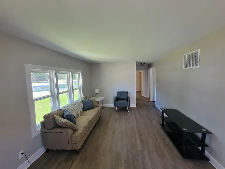 1675 Fuller Ave NE — Photo 3