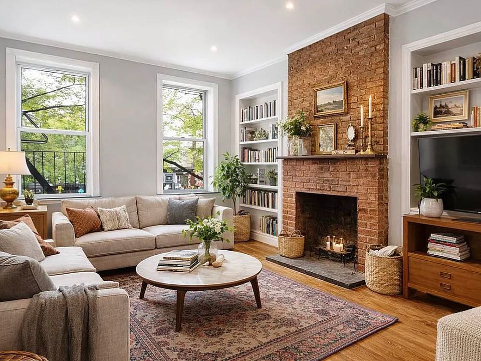 2nd image of 560 Hudson St APT 7